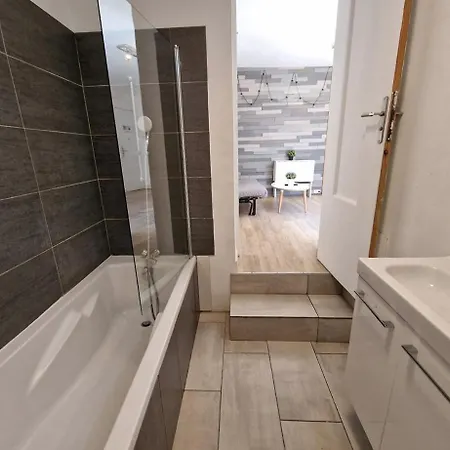 Gregbnb - Climatise - T2 Terrasse 38m2 - Wifi 아파트 툴롱